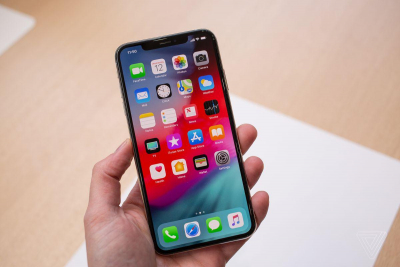 iPhone XS iPhone XS